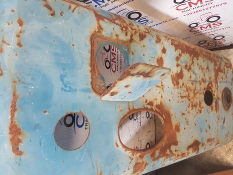 Ford 10 Series 7710, 6710 Bonnet Hood Panel 5 Holes, E1nn16a724aa, D8nn16a724ba - Capot pour Tracteur agricole: photos 2 Ford 10 Series 7710, 6710 Bonnet Hood Panel 5 Holes, E1nn16a724aa, D8nn16a724ba - Capot pour Tracteur agricole: photos 2