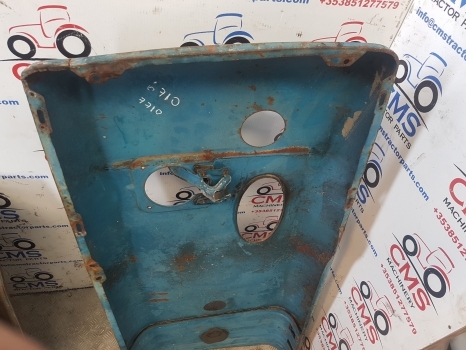 Ford 10 Series 7710, 6710 Bonnet Hood Panel 5 Holes, E1nn16a724aa, D8nn16a724ba - Capot pour Tracteur agricole: photos 3 Ford 10 Series 7710, 6710 Bonnet Hood Panel 5 Holes, E1nn16a724aa, D8nn16a724ba - Capot pour Tracteur agricole: photos 3