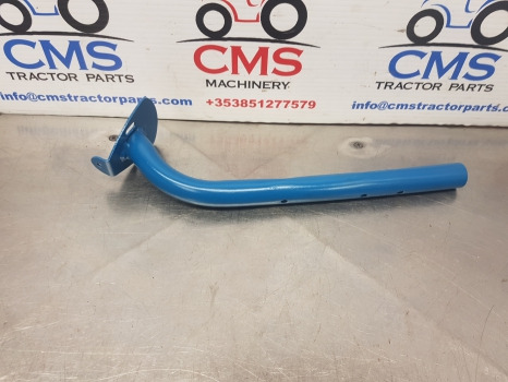 Ford 1000, 600 Series, 4000, 4600 Side Marker Lamp Bracket 83908712 - Lumière/ Éclairage: photos 2 Ford 1000, 600 Series, 4000, 4600 Side Marker Lamp Bracket 83908712 - Lumière/ Éclairage: photos 2
