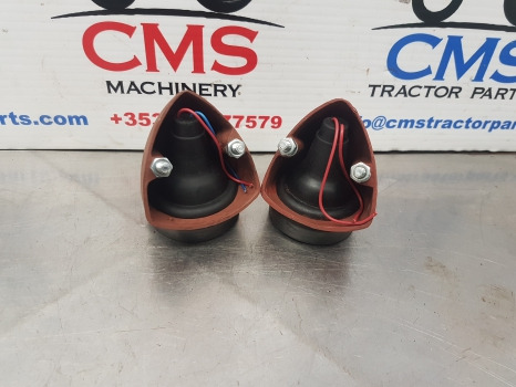 Ford 1000, 600 Series, 4000, 4600 Side Marker Lamp Pair 83976899, C5nn13200a - Lumière/ Éclairage: photos 5 Ford 1000, 600 Series, 4000, 4600 Side Marker Lamp Pair 83976899, C5nn13200a - Lumière/ Éclairage: photos 5