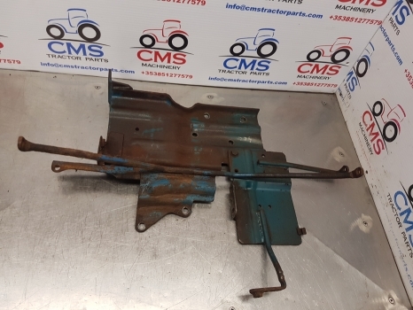 Ford 4600, 3600, 2600, 7600 Engine Bonnet Support E4nn16b814ba, 83953493 - Capot pour Tracteur agricole: photos 2 Ford 4600, 3600, 2600, 7600 Engine Bonnet Support E4nn16b814ba, 83953493 - Capot pour Tracteur agricole: photos 2
