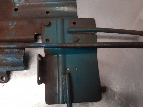 Ford 4600, 3600, 2600, 7600 Engine Bonnet Support E4nn16b814ba, 83953493 - Capot pour Tracteur agricole: photos 4 Ford 4600, 3600, 2600, 7600 Engine Bonnet Support E4nn16b814ba, 83953493 - Capot pour Tracteur agricole: photos 4