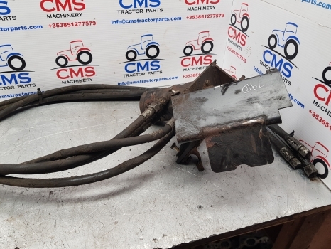 Ford 555, 7910, 8210 Orbital Steering Motor Valve Assy 86604767, 86585452 - Commande de gouvernail pour Tracteur agricole: photos 5 Ford 555, 7910, 8210 Orbital Steering Motor Valve Assy 86604767, 86585452 - Commande de gouvernail pour Tracteur agricole: photos 5