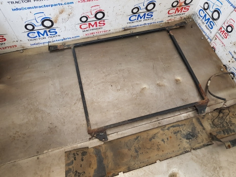Ford 6610, 10, 30 Tw Ser Super Q Cab, Roof Frame Support 83955878, 83955877 - Carrosserie et extérieur: photos 5 Ford 6610, 10, 30 Tw Ser Super Q Cab, Roof Frame Support 83955878, 83955877 - Carrosserie et extérieur: photos 5