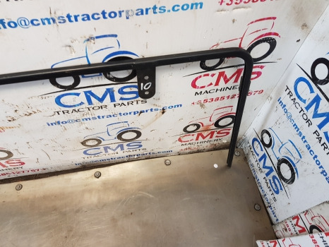Ford 6610 10, Tw, 30 Ser Sq Cab Back Window Upper Frame E5nn9442208aa - Fenêtre et pièces: photos 4 Ford 6610 10, Tw, 30 Ser Sq Cab Back Window Upper Frame E5nn9442208aa - Fenêtre et pièces: photos 4