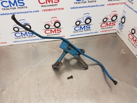 Ford 6610, 6410 Alternator Bracket E4nn10039aa, 83949802, D8nn8n096aa - Alternateur pour Tracteur agricole: photos 1 Ford 6610, 6410 Alternator Bracket E4nn10039aa, 83949802, D8nn8n096aa - Alternateur pour Tracteur agricole: photos 1