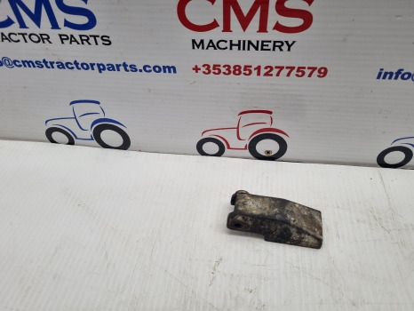 Ford 6610 Q Cab Rear Window Latch Lh/rh 83909519, D6nn94408n01a,83909518 - Portière et pièces: photos 1 Ford 6610 Q Cab Rear Window Latch Lh/rh 83909519, D6nn94408n01a,83909518 - Portière et pièces: photos 1