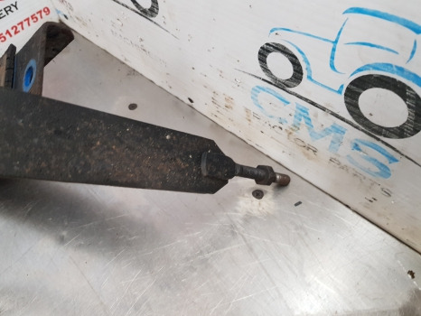 Ford 7610 5610, 6610, 6810, 7710 Sq Cab Fuel Tank Support E4nn9n204bb, 83955886 - Réservoir de carburant: photos 4 Ford 7610 5610, 6610, 6810, 7710 Sq Cab Fuel Tank Support E4nn9n204bb, 83955886 - Réservoir de carburant: photos 4