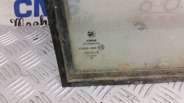 Ford New Holland Cab Low Panel Glass With Frame Rh 83931985 E2nn94000r68aa - Fenêtre et pièces pour Tracteur agricole: photos 2 Ford New Holland Cab Low Panel Glass With Frame Rh 83931985 E2nn94000r68aa - Fenêtre et pièces pour Tracteur agricole: photos 2