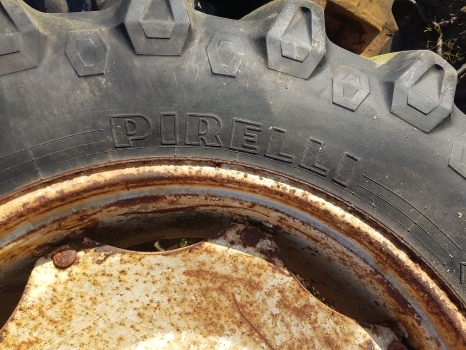 Ford Rear Wheel Complete R38 Pirelli Tm700 580/70r38 - Roue complète pour Tracteur agricole: photos 4 Ford Rear Wheel Complete R38 Pirelli Tm700 580/70r38 - Roue complète pour Tracteur agricole: photos 4