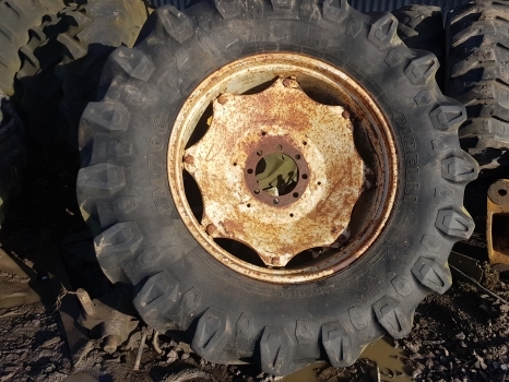 Ford Rear Wheel Complete R38 Pirelli Tm700 580/70r38 - Roue complète pour Tracteur agricole: photos 1 Ford Rear Wheel Complete R38 Pirelli Tm700 580/70r38 - Roue complète pour Tracteur agricole: photos 1