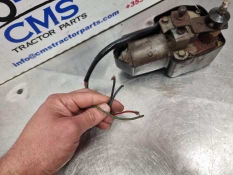 John Deere 3350, 30, 40 Series, Front Wiper Motor Al34846, 390211703 - Essuie-glace: photos 2 John Deere 3350, 30, 40 Series, Front Wiper Motor Al34846, 390211703 - Essuie-glace: photos 2