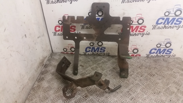 John Deere 5620, 5720, 5820 Hydraulic Valves Bracket Al174425 - Valve hydraulique pour Tracteur agricole: photos 1 John Deere 5620, 5720, 5820 Hydraulic Valves Bracket Al174425 - Valve hydraulique pour Tracteur agricole: photos 1