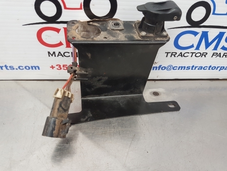 John Deere 6115m, 6m Series, Terminal Power Outlet Socket With Bracket Al114895 - Câble/ Fil: photos 3 John Deere 6115m, 6m Series, Terminal Power Outlet Socket With Bracket Al114895 - Câble/ Fil: photos 3