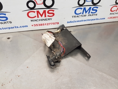 John Deere 6115m, 6m Series, Terminal Power Outlet Socket With Bracket Al114895 - Câble/ Fil: photos 1 John Deere 6115m, 6m Series, Terminal Power Outlet Socket With Bracket Al114895 - Câble/ Fil: photos 1