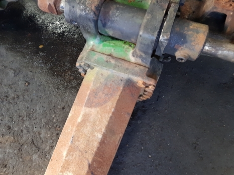 John Deere 6210r Front Axle Suspension Bracket L204767, L206438, L213495 - Suspension pour Tracteur agricole: photos 3 John Deere 6210r Front Axle Suspension Bracket L204767, L206438, L213495 - Suspension pour Tracteur agricole: photos 3