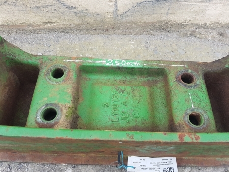 John Deere 6610, 6210, 6110, 6010, 6020, Main Weight Carrier Block 70kg L110165 - Contrepoids: photos 3 John Deere 6610, 6210, 6110, 6010, 6020, Main Weight Carrier Block 70kg L110165 - Contrepoids: photos 3