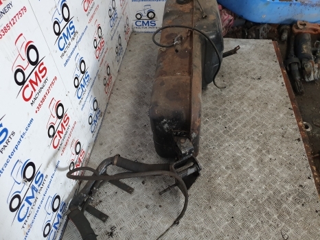 Lamborghini 1106 4wd Right Hand Side Diesel Tank 0.257.8143.3/40 - Réservoir de carburant pour Tracteur agricole: photos 3 Lamborghini 1106 4wd Right Hand Side Diesel Tank 0.257.8143.3/40 - Réservoir de carburant pour Tracteur agricole: photos 3