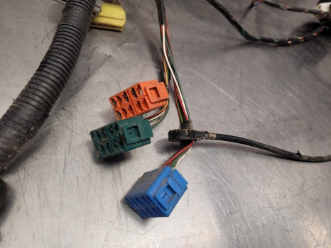 Massey Ferguson 4355, 4255, 4245 Cab Roof Wiring Loom Roof Wiring Loom - Câble/ Fil: photos 2 Massey Ferguson 4355, 4255, 4245 Cab Roof Wiring Loom Roof Wiring Loom - Câble/ Fil: photos 2