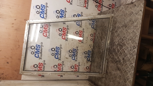 Massey Ferguson 50b Cab Window Frame Glass Lhs. Please Check By The Photos. - Fenêtre et pièces pour Tractopelle: photos 3 Massey Ferguson 50b Cab Window Frame Glass Lhs. Please Check By The Photos. - Fenêtre et pièces pour Tractopelle: photos 3