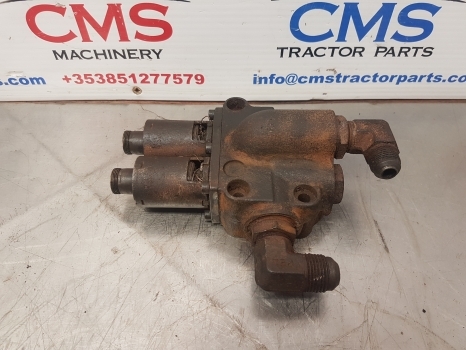 Massey Ferguson 5455 Hydraulic Pressure Valve Body 3794879m3 - Valve hydraulique pour Tracteur agricole: photos 1 Massey Ferguson 5455 Hydraulic Pressure Valve Body 3794879m3 - Valve hydraulique pour Tracteur agricole: photos 1