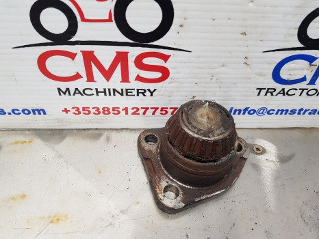 Massey Ferguson 5612, 5712 Front Axle King Pin Acv0080620, 720.06.036.01 - Essieu avant: photos 2 Massey Ferguson 5612, 5712 Front Axle King Pin Acv0080620, 720.06.036.01 - Essieu avant: photos 2