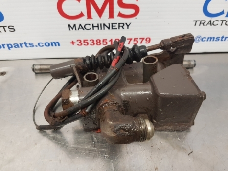 Massey Ferguson 675, 399, 372n, 375, 4225, 4255 Hydraulic Valve Assy 1679099m95 - Valve hydraulique pour Tracteur agricole: photos 2 Massey Ferguson 675, 399, 372n, 375, 4225, 4255 Hydraulic Valve Assy 1679099m95 - Valve hydraulique pour Tracteur agricole: photos 2
