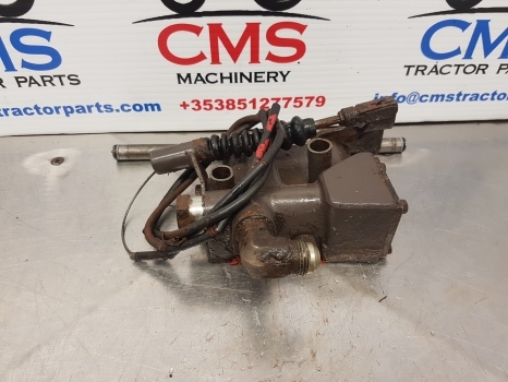 Massey Ferguson 675, 399, 372n, 375, 4225, 4255 Hydraulic Valve Assy 1679099m95 - Valve hydraulique pour Tracteur agricole: photos 1 Massey Ferguson 675, 399, 372n, 375, 4225, 4255 Hydraulic Valve Assy 1679099m95 - Valve hydraulique pour Tracteur agricole: photos 1