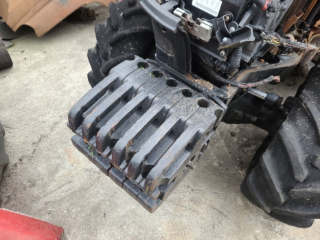 New Holland T4, T4000, Tn T4.90 V Case Quantum Series Front Weight Kit 5199312, - Contrepoids: photos 1 New Holland T4, T4000, Tn T4.90 V Case Quantum Series Front Weight Kit 5199312, - Contrepoids: photos 1