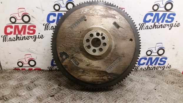 New Holland T5. 100, 110, 120 Engine Flywheel And Ring Gear 47808010, 84235695 - Volant moteur pour Tracteur agricole: photos 1 New Holland T5. 100, 110, 120 Engine Flywheel And Ring Gear 47808010, 84235695 - Volant moteur pour Tracteur agricole: photos 1