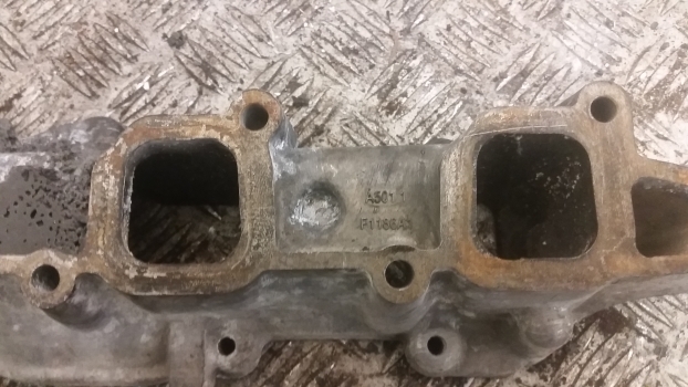 New Holland T5.100, T5.110, T5.120 Engine Air Intake Manifold Spacer 5801701355 - Collecteur d'admission pour Tracteur agricole: photos 5 New Holland T5.100, T5.110, T5.120 Engine Air Intake Manifold Spacer 5801701355 - Collecteur d'admission pour Tracteur agricole: photos 5