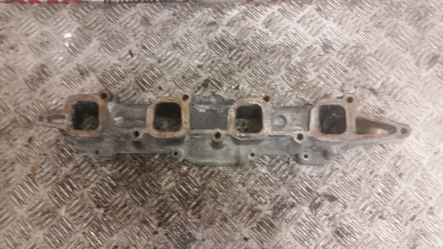 New Holland T5.100, T5.110, T5.120 Engine Air Intake Manifold Spacer 5801701355 - Collecteur d'admission pour Tracteur agricole: photos 3 New Holland T5.100, T5.110, T5.120 Engine Air Intake Manifold Spacer 5801701355 - Collecteur d'admission pour Tracteur agricole: photos 3
