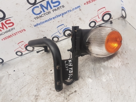 New Holland Td, T4 Series Td5.105 Indicator Light Bracket Lhs 47670075 - Lumière/ Éclairage pour Tracteur agricole: photos 1 New Holland Td, T4 Series Td5.105 Indicator Light Bracket Lhs 47670075 - Lumière/ Éclairage pour Tracteur agricole: photos 1