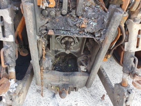 Fendt 724 S4 Axle, Engine, Transmission, Lift, Linkage Parts Nut Dismantling - Pièces de rechange pour Tracteur agricole: photos 4 Fendt 724 S4 Axle, Engine, Transmission, Lift, Linkage Parts Nut Dismantling - Pièces de rechange pour Tracteur agricole: photos 4