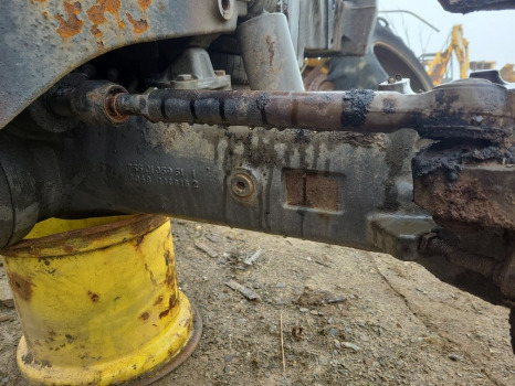 Valtra T174ea Dana Spicer 740/560 Front Axle Housing Rhs 755.01.059.61, 755.01.759.01 - Essieu avant pour Machine agricole: photos 2 Valtra T174ea Dana Spicer 740/560 Front Axle Housing Rhs 755.01.059.61, 755.01.759.01 - Essieu avant pour Machine agricole: photos 2