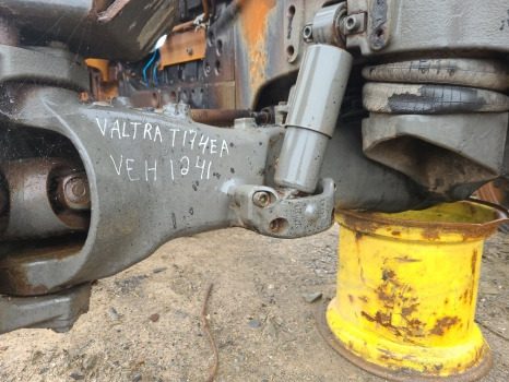 Valtra T174ea Dana Spicer 740/560 Front Axle Housing Rhs 755.01.059.61, 755.01.759.01 - Essieu avant pour Machine agricole: photos 1 Valtra T174ea Dana Spicer 740/560 Front Axle Housing Rhs 755.01.059.61, 755.01.759.01 - Essieu avant pour Machine agricole: photos 1