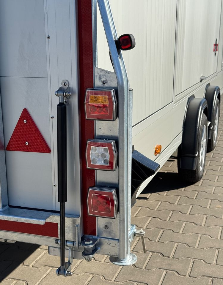 Debon C2000 - zamknięta przyczepa do przewozu aut, 550 x 215 cm, 3500kg, felgi ALU, wciągarka elektryczna - Remorque fourgon: photos 5 Debon C2000 - zamknięta przyczepa do przewozu aut, 550 x 215 cm, 3500kg, felgi ALU, wciągarka elektryczna - Remorque fourgon: photos 5
