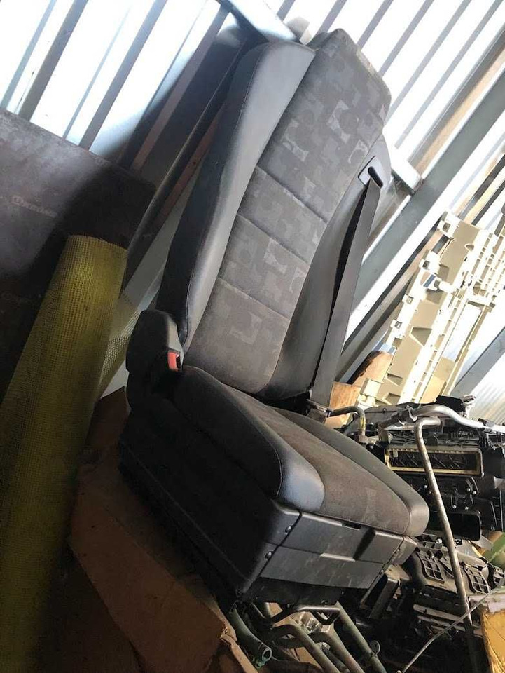 Foteli siedzenia komplet Mercedes Actros nowe - Siège pour Camion: photos 4 Foteli siedzenia komplet Mercedes Actros nowe - Siège pour Camion: photos 4