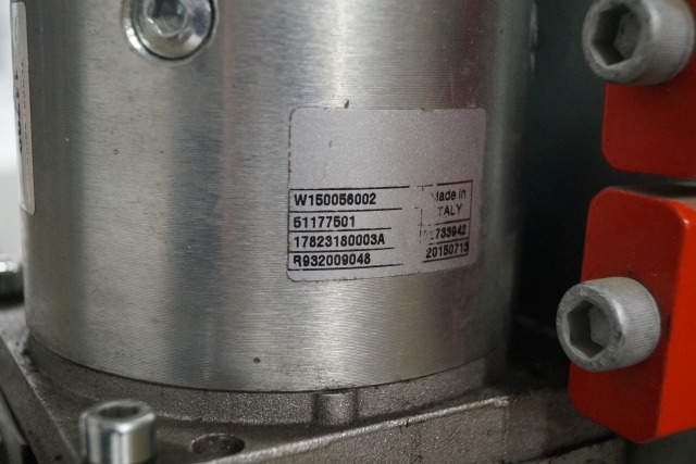 Jungheinrich 51003726 | Pump unit 24V 3KW Mahle AMK5557 for EKS110 - Pompe hydraulique pour Matériel de manutention: photos 2 Jungheinrich 51003726 | Pump unit 24V 3KW Mahle AMK5557 for EKS110 - Pompe hydraulique pour Matériel de manutention: photos 2