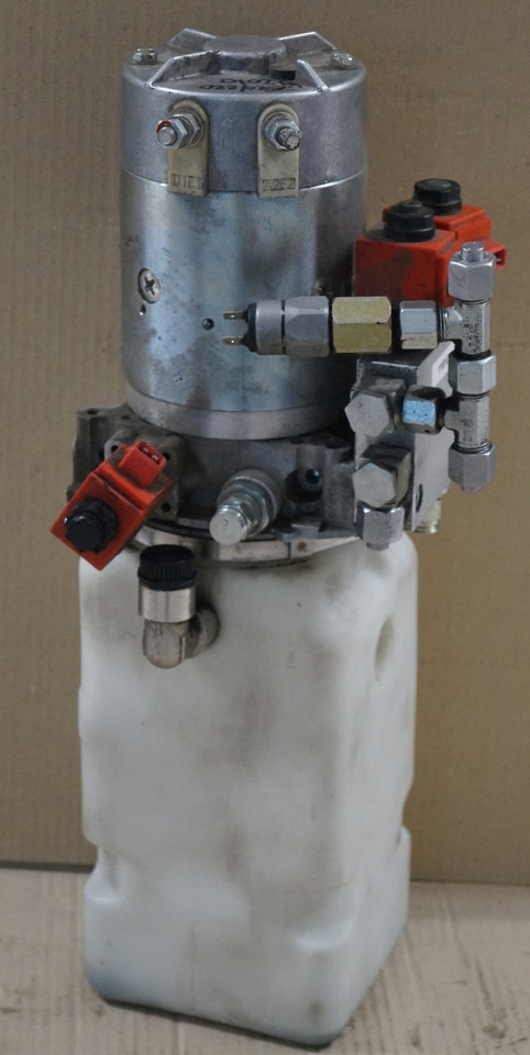 Jungheinrich 51156751 | pump unit 24V for ERD220 year 2010 pump unit 24V for ERD220 year 2010 - Pompe hydraulique pour Matériel de manutention: photos 1 Jungheinrich 51156751 | pump unit 24V for ERD220 year 2010 pump unit 24V for ERD220 year 2010 - Pompe hydraulique pour Matériel de manutention: photos 1
