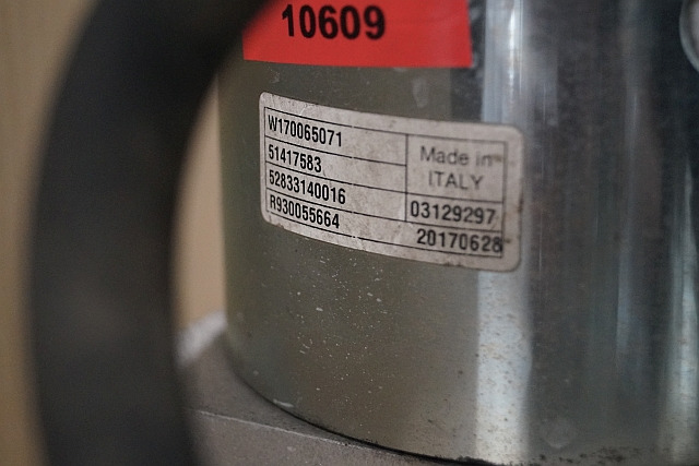 Jungheinrich 51417583 | Pumpmotor with tank and valve block 24V 2,2KW code R9320 Pumpmotor with tank and valve block 24V 2,2KW code R932010341 for EJD220 year 2016 - Pompe hydraulique pour Matériel de manutention: photos 2 Jungheinrich 51417583 | Pumpmotor with tank and valve block 24V 2,2KW code R9320 Pumpmotor with tank and valve block 24V 2,2KW code R932010341 for EJD220 year 2016 - Pompe hydraulique pour Matériel de manutention: photos 2