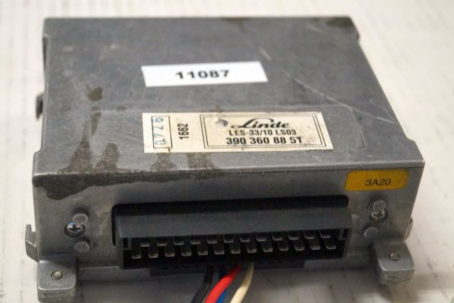 Linde 3903608851 | Stuur regeling Steering controller Les 33/10 LS03 1662 sn. 07 - Bloc de gestion pour Matériel de manutention: photos 2 Linde 3903608851 | Stuur regeling Steering controller Les 33/10 LS03 1662 sn. 07 - Bloc de gestion pour Matériel de manutention: photos 2