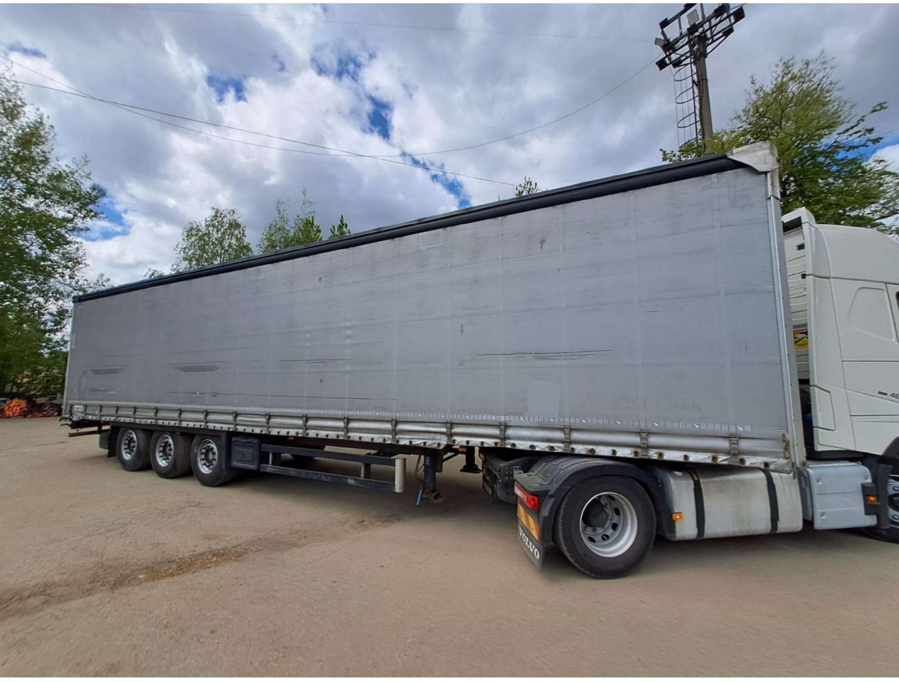 Schmitz Cargobull SCS24/L - Semi-remorque rideaux coulissants: photos 2 Schmitz Cargobull SCS24/L - Semi-remorque rideaux coulissants: photos 2