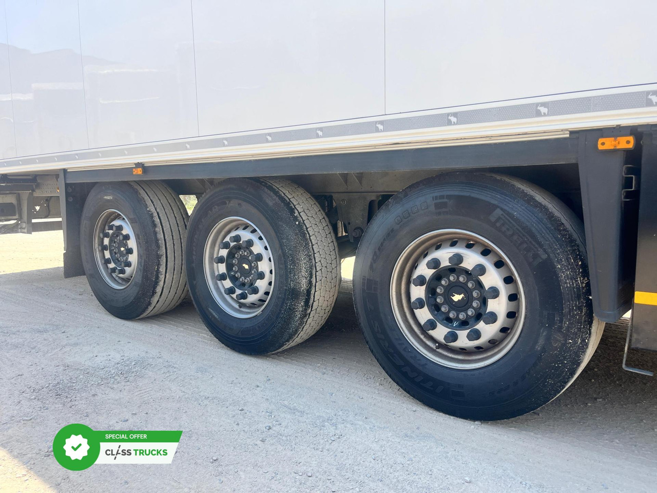 Schmitz Cargobull SKO Double Deck FP 45 Carrier Vector 1550 h2.7m - Semi-remorque frigorifique: photos 5 Schmitz Cargobull SKO Double Deck FP 45 Carrier Vector 1550 h2.7m - Semi-remorque frigorifique: photos 5