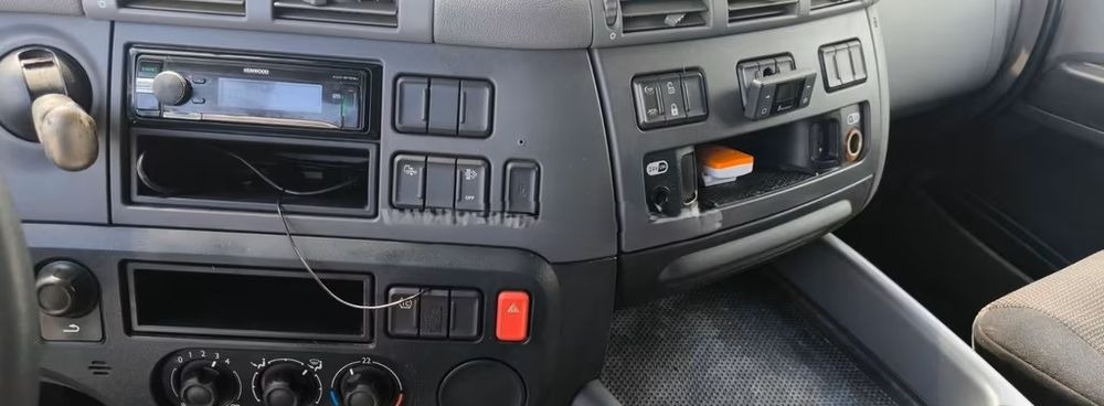 Camion bétaillère DAF CF 400 Menke Einstock | Transport zwierząt jednopoziomowy | 2 kratownice do bydła| Retarder | Euro 6: photos 18 Camion bétaillère DAF CF 400 Menke Einstock | Transport zwierząt jednopoziomowy | 2 kratownice do bydła| Retarder | Euro 6: photos 18