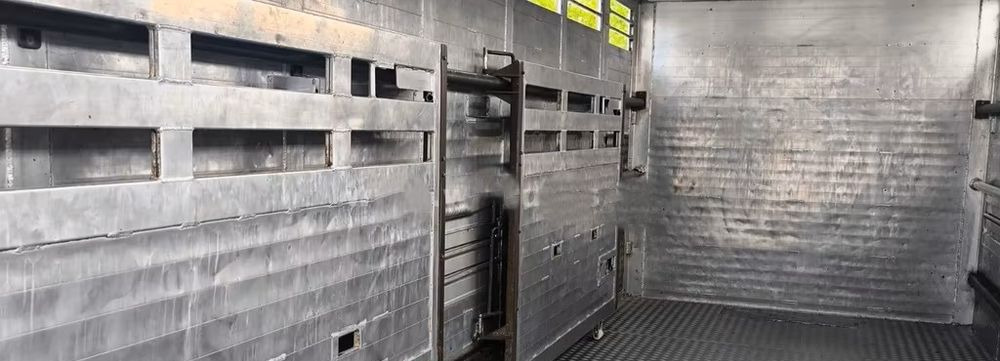 Camion bétaillère DAF CF 400 Menke Einstock | Transport zwierząt jednopoziomowy | 2 kratownice do bydła| Retarder | Euro 6: photos 14 Camion bétaillère DAF CF 400 Menke Einstock | Transport zwierząt jednopoziomowy | 2 kratownice do bydła| Retarder | Euro 6: photos 14