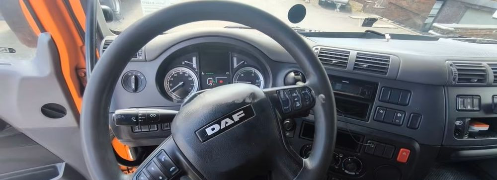 Camion bétaillère DAF CF 400 Menke Einstock | Transport zwierząt jednopoziomowy | 2 kratownice do bydła| Retarder | Euro 6: photos 17 Camion bétaillère DAF CF 400 Menke Einstock | Transport zwierząt jednopoziomowy | 2 kratownice do bydła| Retarder | Euro 6: photos 17