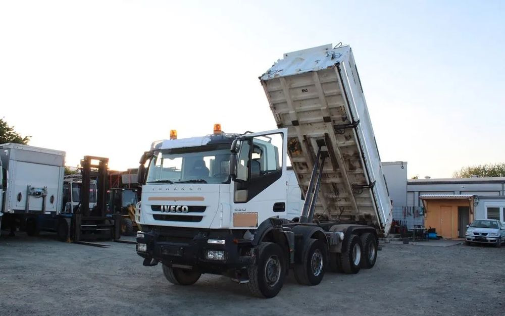 Iveco Trakker 450 |8x4 | Wywrotka trójstronna Meiller Bordmatik | Euro 5 | - Camion benne: photos 3 Iveco Trakker 450 |8x4 | Wywrotka trójstronna Meiller Bordmatik | Euro 5 | - Camion benne: photos 3