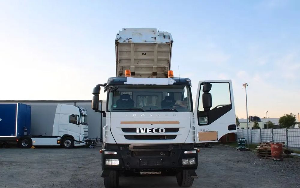Iveco Trakker 450 | Meiller Trójstronny Wywrot | 8x4 | Euro 5| Retarder | Bordmatic | Klimatyzacja - Camion benne: photos 4 Iveco Trakker 450 | Meiller Trójstronny Wywrot | 8x4 | Euro 5| Retarder | Bordmatic | Klimatyzacja - Camion benne: photos 4