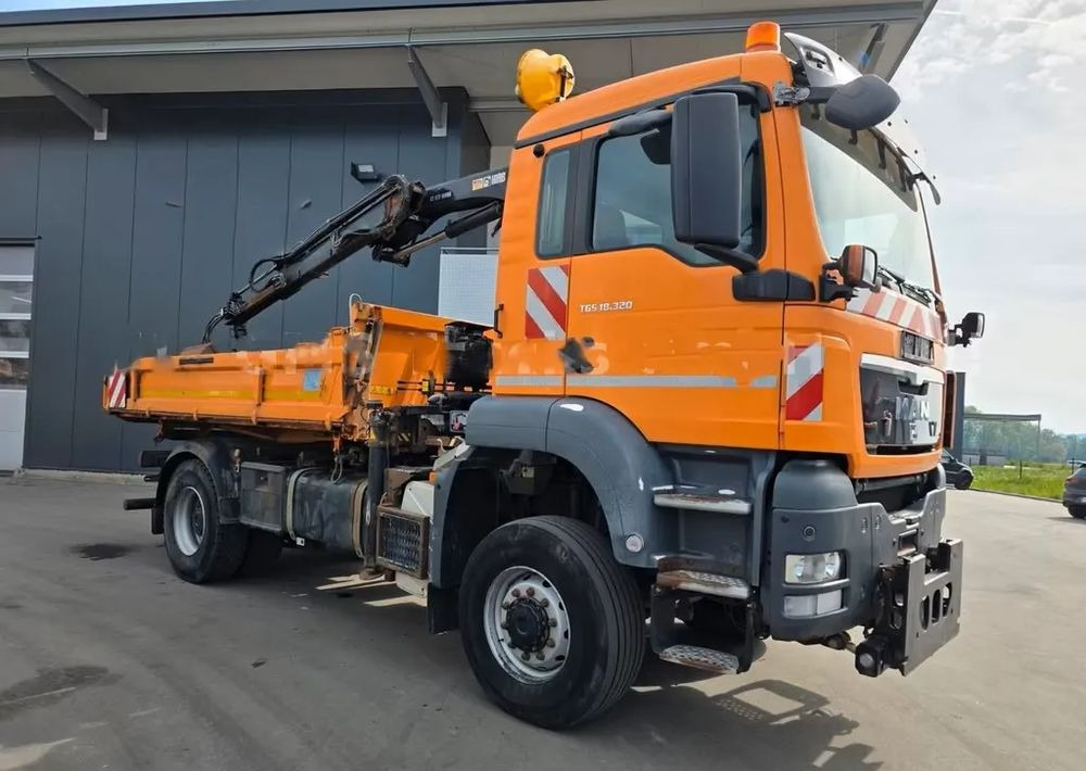 MAN TGS 18.320 4x4 – Wywrotka trójstronna Meiller + Kran HIAB | Komunalny | Euro 5 - Camion benne: photos 3 MAN TGS 18.320 4x4 – Wywrotka trójstronna Meiller + Kran HIAB | Komunalny | Euro 5 - Camion benne: photos 3